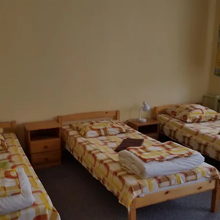 Hostelis *